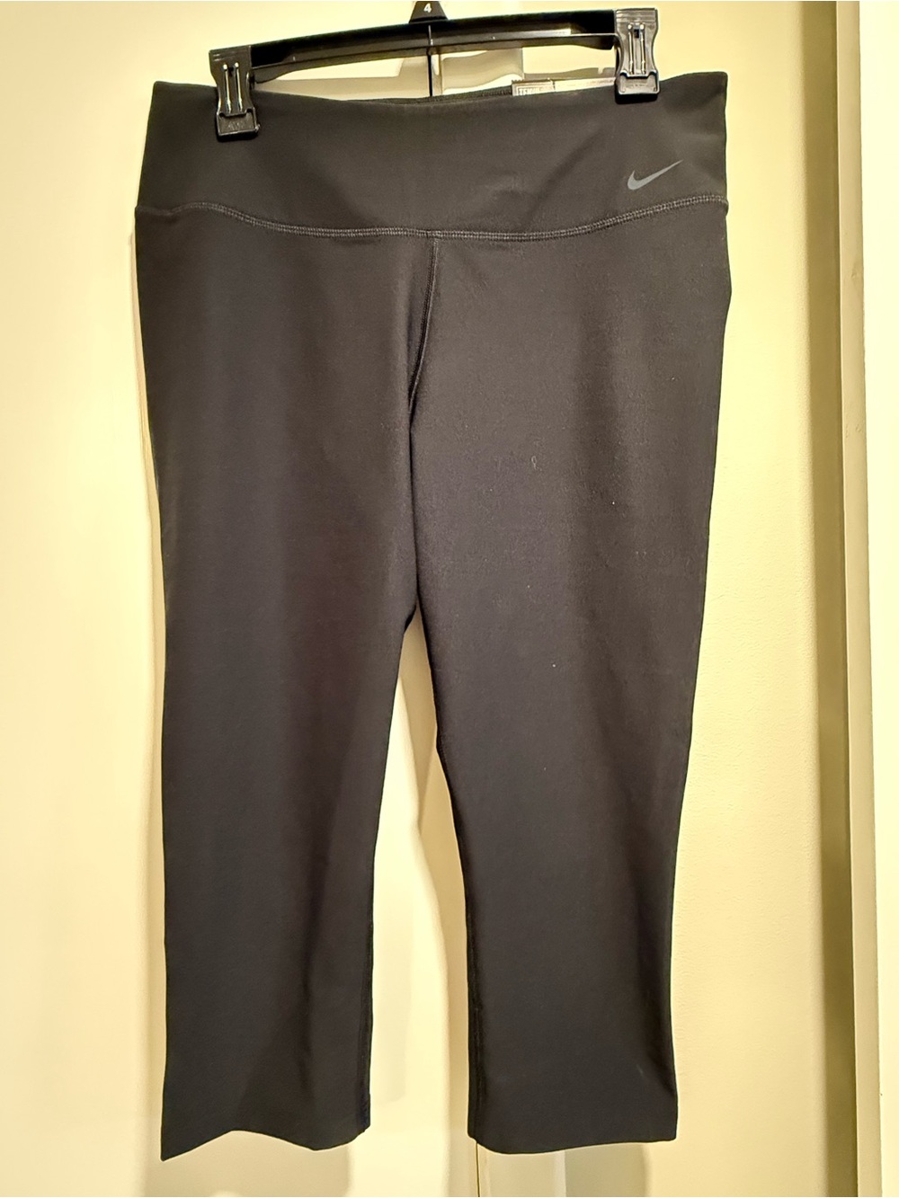 NWT Nike Black Cropped Athletic Leggings